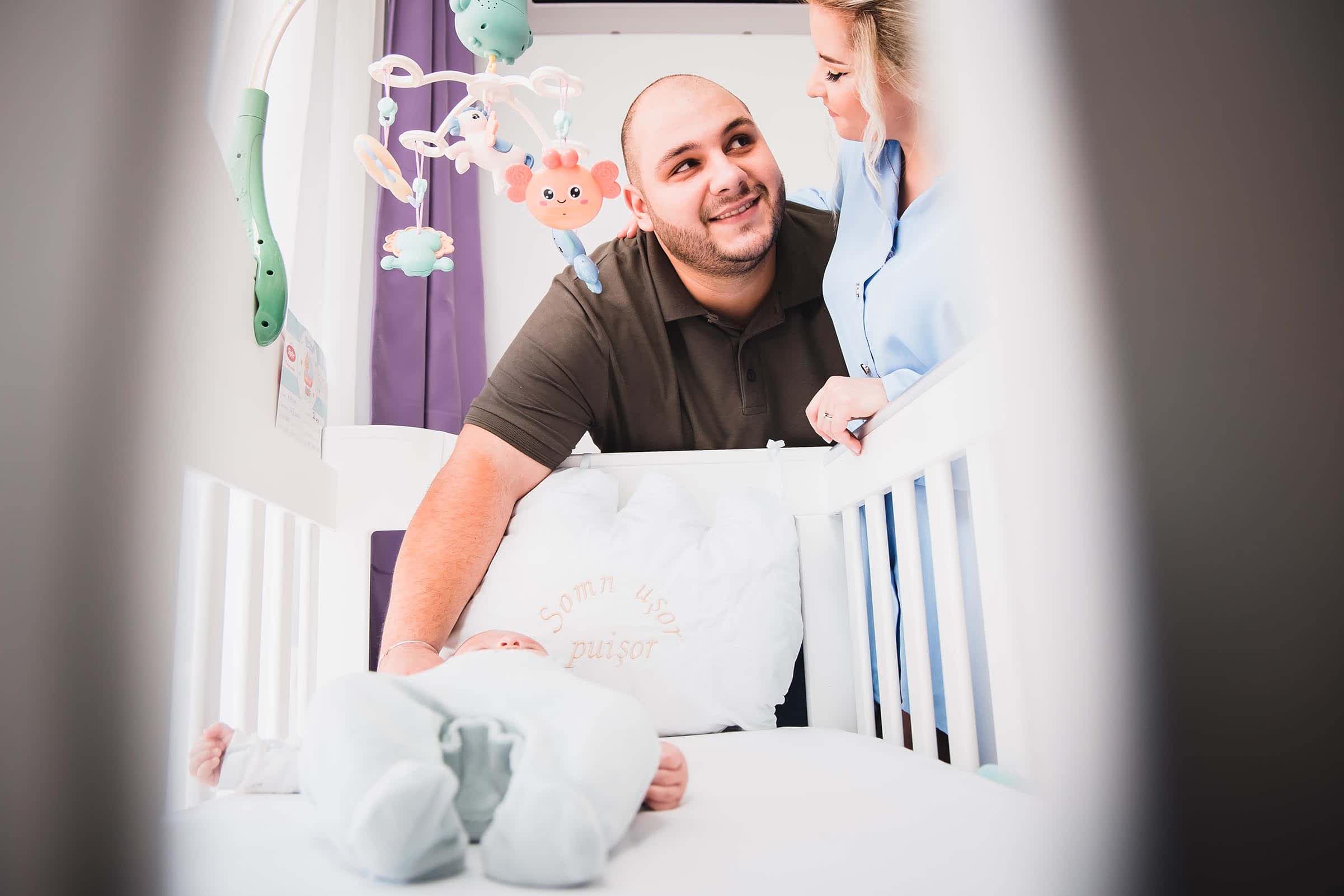 parinti, copil, pat copil, botez, bucuresti